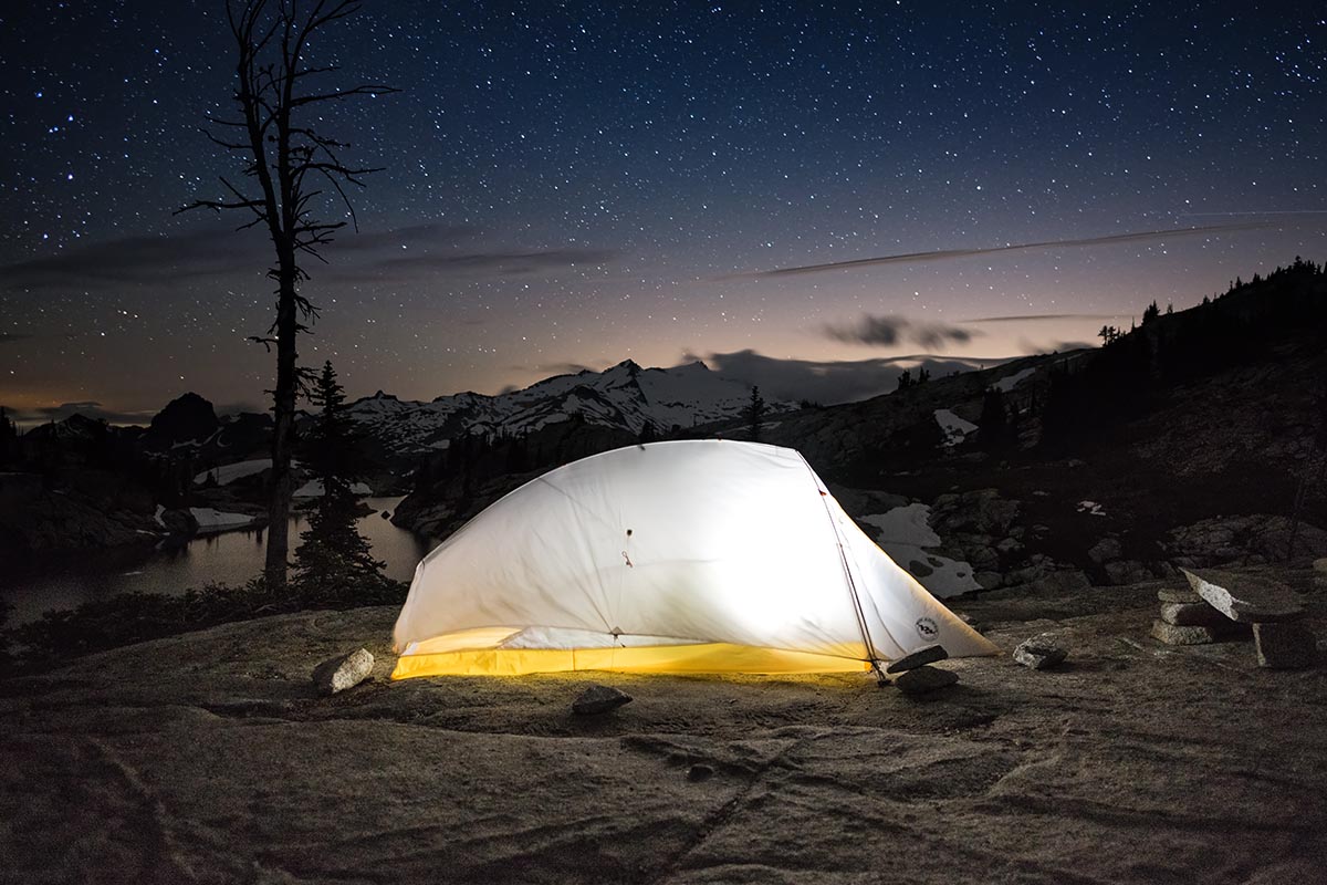 One person deals shelter tent